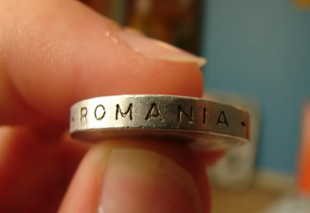 Raport Banca Mondială: Românii emigrează în masă, rata sărăciei este încă cea mai ridicată din UE