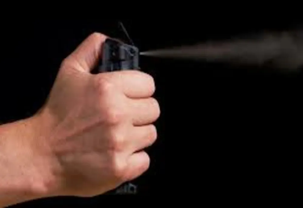 ATAC FULGER LA O SALĂ DE JOCURI DIN BRAȘOV: SPRAY LACRIMOGEN ȘI 100.000 DE LEI FURAȚI