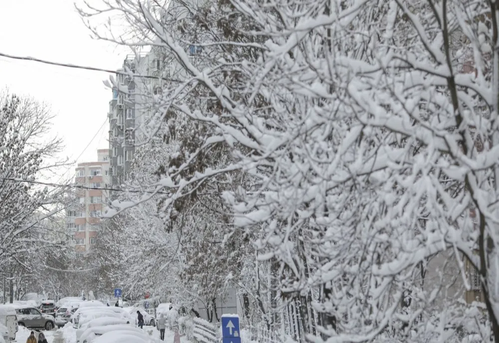 Vin ninsorile în București! Meteorologii anunță FRIG, ploi și zăpadă în următoarele zile - Prognoza specială ANM