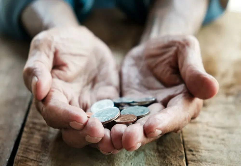 Pensionarii nu își mai permit masa de Paște