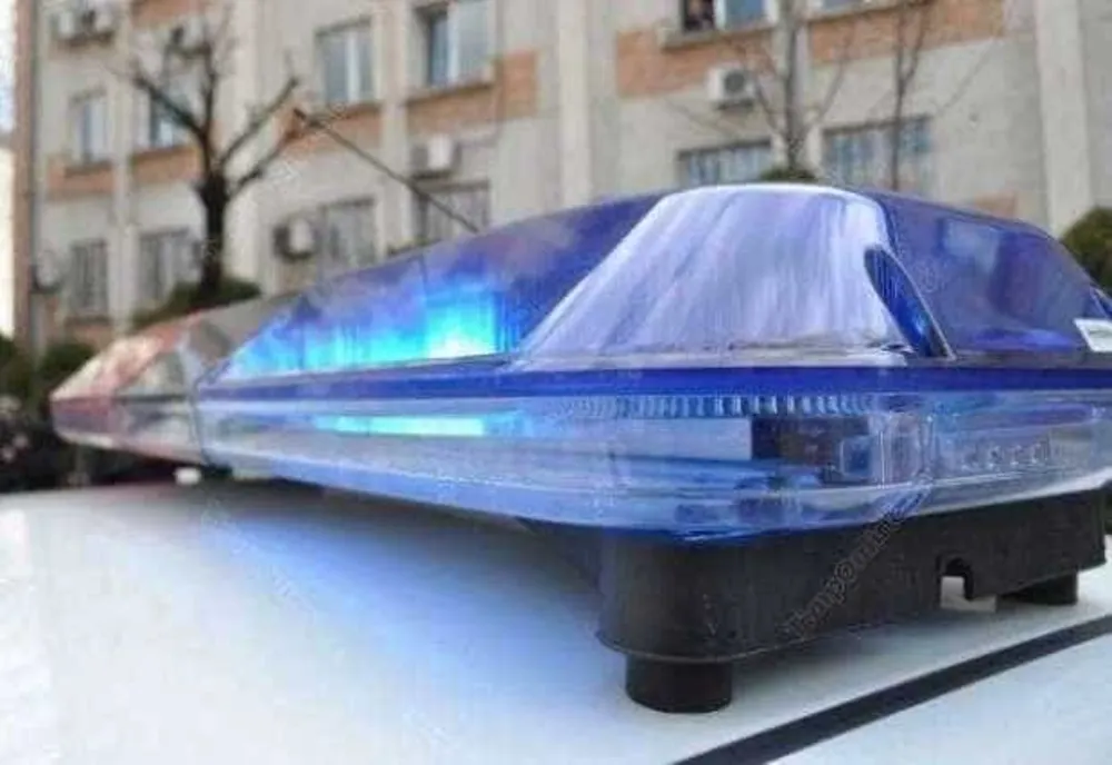 POLIȚIȘTI DIN PITEȘTI, RĂNIȚI DE UN VITEZOMAN DE 19 ANI