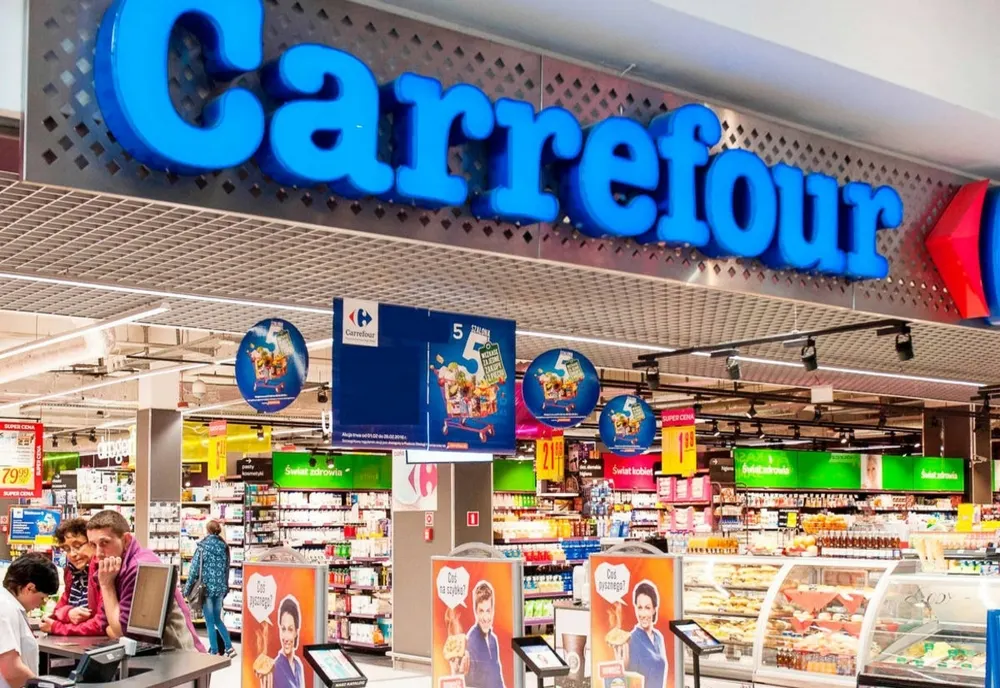 INCIDENT GRAV ÎNTR-UN SUPERMARKET DIN BUCUREȘTI: GEAMURI CĂZUTE PESTE DOUĂ PERSOANE. AU FOST TRANSPORTATE LA SPITALUL UNIVERSITAR