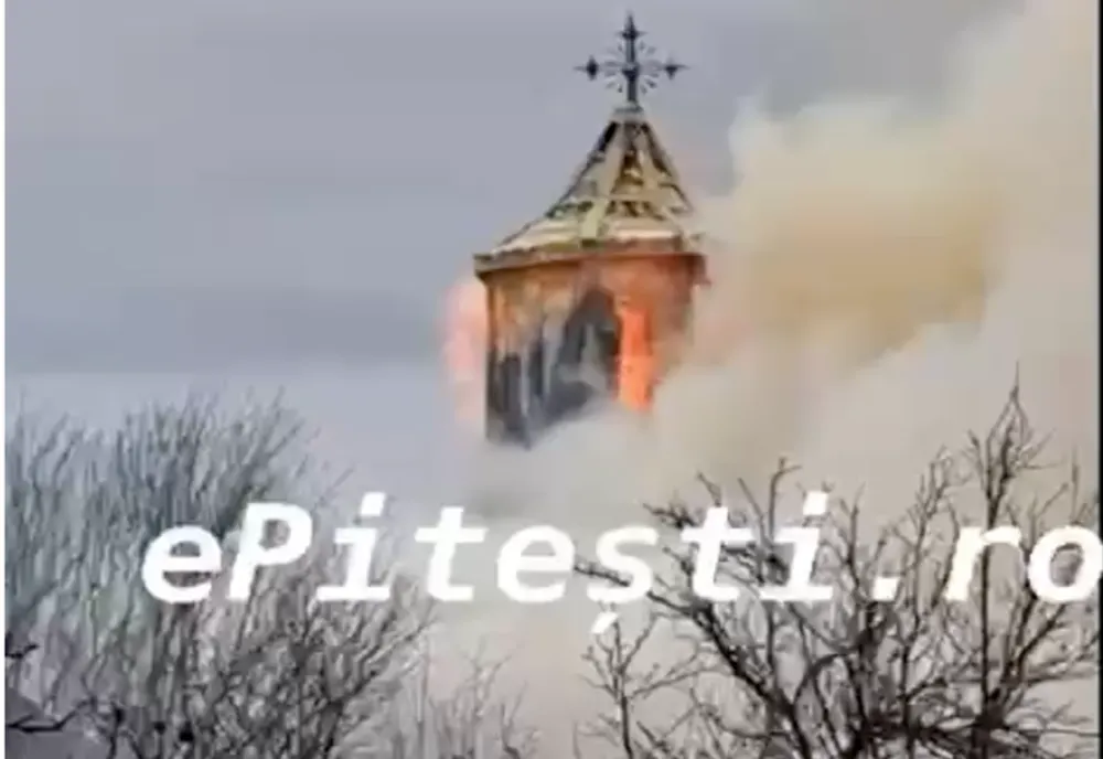 INCENDIU LA ACOPERIȘUL UNEI BISERICI DIN ALBOTA, JUDEȚUL ARGEȘ, ÎN ZIUA DE CRĂCIUN