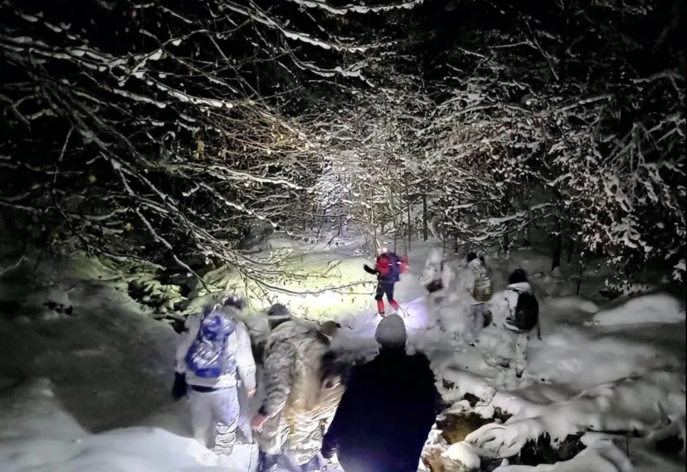 CINCI UCRAINENI SALVAȚI DUPĂ 11 ZILE PETRECUTE ÎN MUNȚII MARAMUREȘULUI, ÎN ZONA VÂRFUL POLONINCA