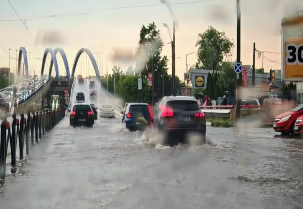 VIN INUNDAȚIILE ÎN BUCUREȘTI. APA NOVA SPUNE CĂ ESTE PREGĂTITĂ DE CODUL ROȘU DIN CAPITALĂ