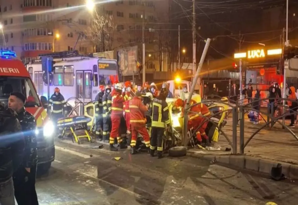 Accident grav în București, la intersecţia dintre Calea Rahovei şi Calea Ferentari