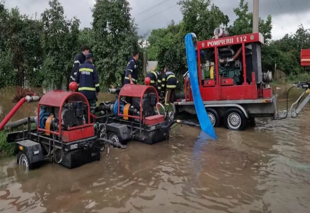 Vremea severă a creat pagube în 24 de localități și în București