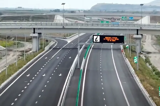 Șofer român de TIR a blocat o autostradă din Anglia ca să salveze un cățel