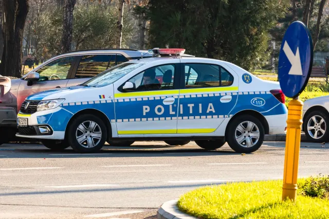 O adolescentă de 17 ani ar fi fost agresată de iubitul ei, în Constanța. Cum a intervenit o vecină