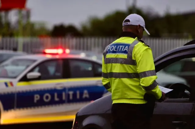 Un bărbat din Brăila, arestat după ce a fost prins furând mâncare din frigiderul unei case. Cum a intrat în locuință