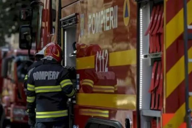 Incendiu la o locuință din Pitești. Pompierii au intervenit cu trei autospeciale