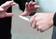 Un bărbat din Sibiu a amenințat trecătorii cu un cuțit și a tăiat anvelopele mai multor mașini