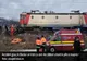 Accident grav, în Bacău: un tren cu zeci de călători a lovit în plin o mașină. Doi tineri, soț și soție, au murit