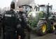 Confruntări violente între jandarmi și fermieri, la Paris. Autoritățile au trimis blindatele pe străzi