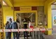 Tavanul unui supermarket din București s-a desprins și a căzut în capul unei cliente în vârstă de 70 de ani