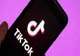 Un influencer din Timiș, reținut după un live urmărit de peste 22.000 de oameni. Ce provocări făcea pe TikTok
