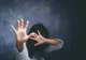 Un tânăr de 17 ani, acuzat de viol prin telefon, a fost arestat preventiv la Brașov