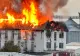INCENDIU VIOLENT LA UN HOTEL DIN PRAHOVA. DOUĂ PERSOANE AU FOST GĂSITE CARBONIZATE 